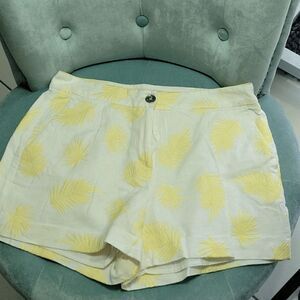 Micael Kors. Linen shorts embroidered